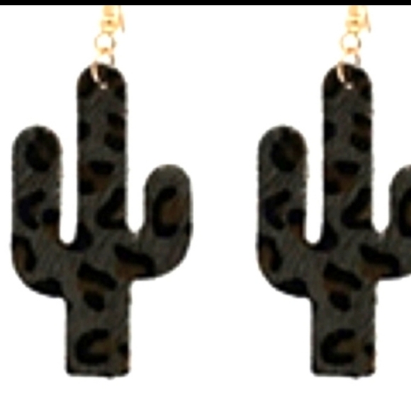 Leopard Cactus Earrings - Picture 3 of 3